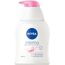 NIVEA Intimo Waschlotion Sensitive (250 ml), Intim Waschgel mit Milchsäure, Kamillenextrakt und Panthenol, Intim Waschlotion für sensible Haut